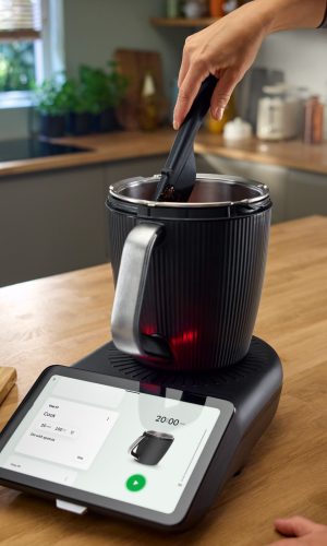int_master-en_thermomix_tm7-launch_Functionality_Photos_Lifestyle_0351_9x16